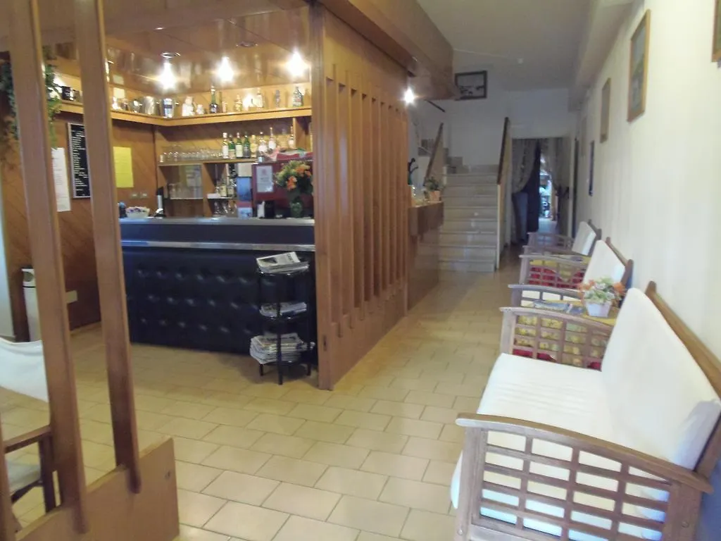 Hotel Italia Монелья